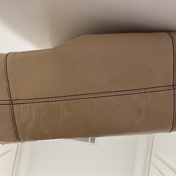 HOBO Tan Shoulder Bag w/ Brown Straps - Picture 6 of 6